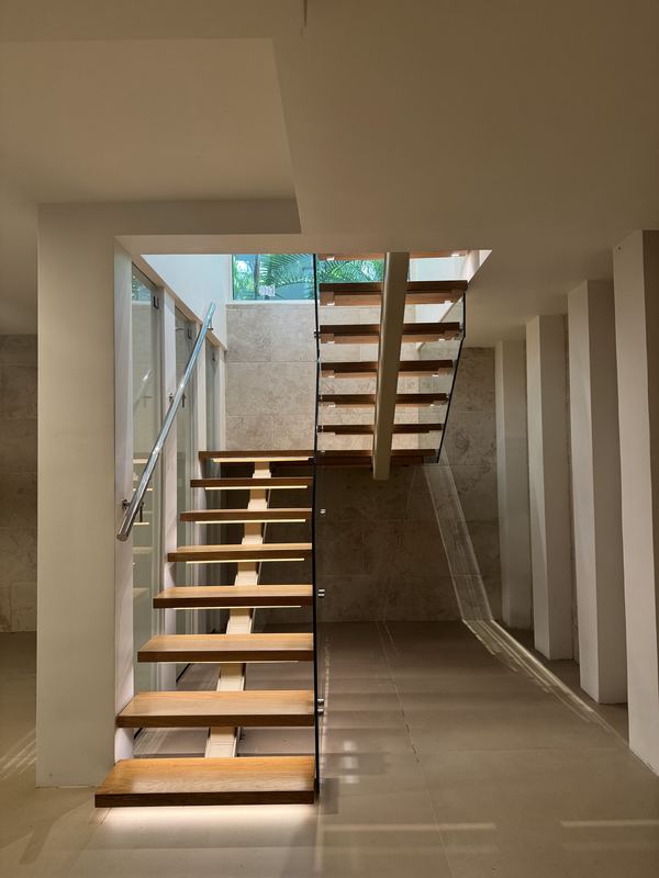 Staircase detail photo 1 of 34