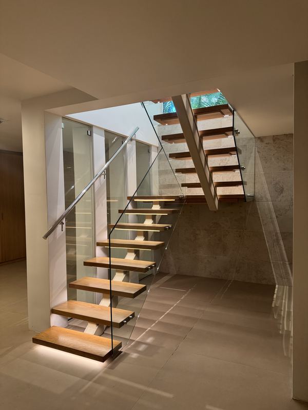 Staircase detail photo 2 of 34