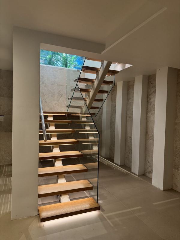 Staircase detail photo 6 of 34