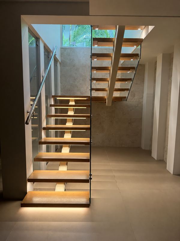 Staircase detail photo 7 of 34