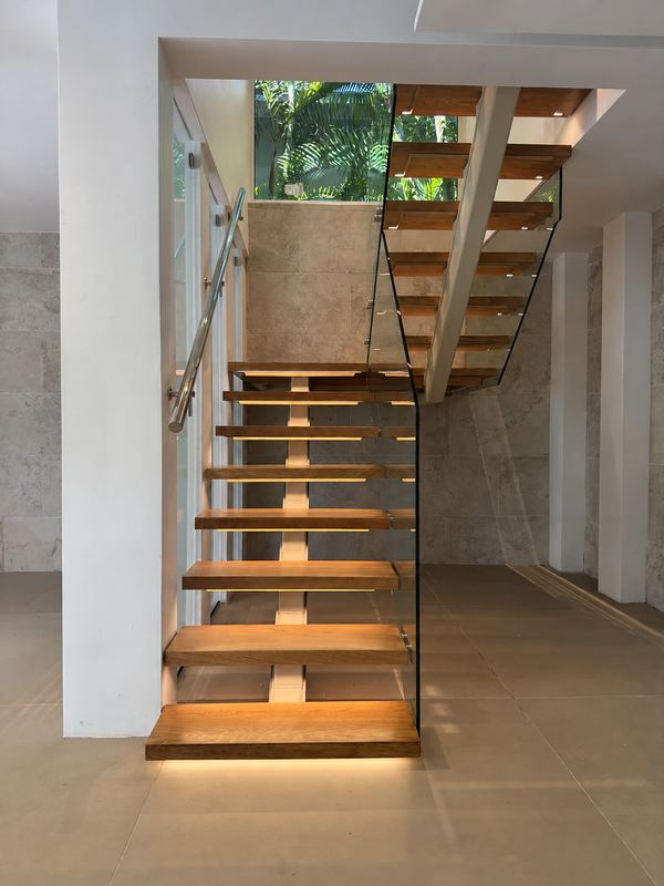 Staircase detail photo 8 of 34