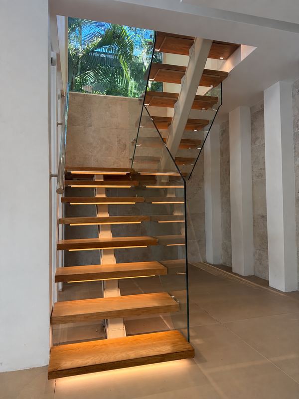 Staircase detail photo 11 of 34
