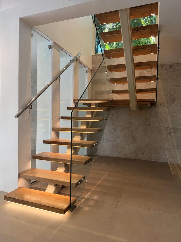 Staircase detail photo 12 of 34