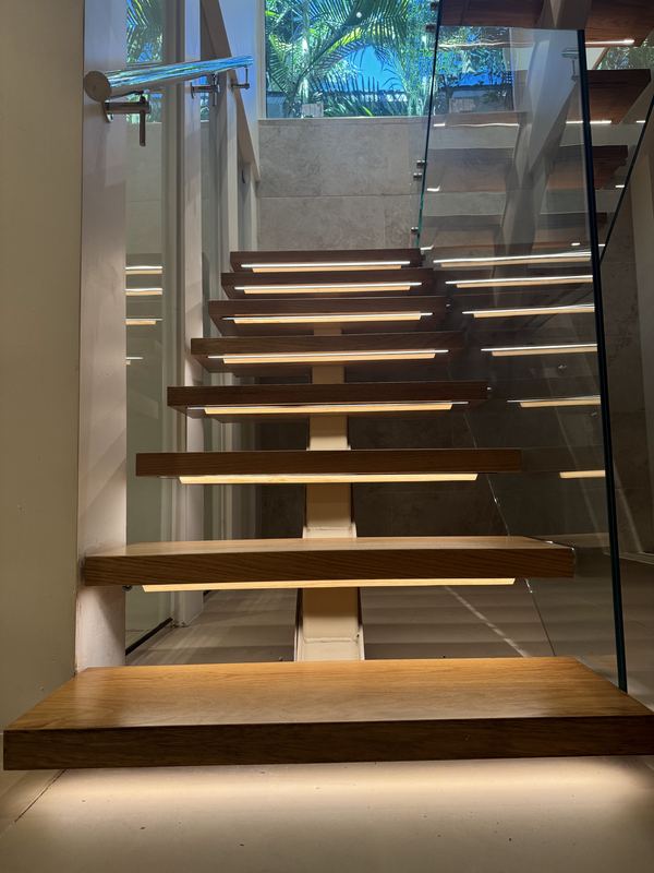 Staircase detail photo 13 of 34