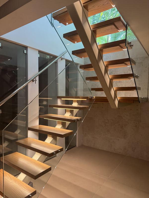 Staircase detail photo 14 of 34